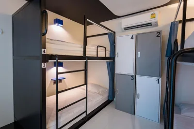 带共用浴室的四人混合宿舍床位 — BearPacker Patong Hostel