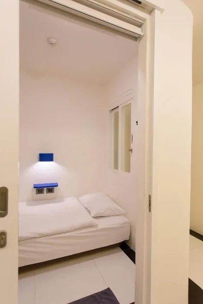 带共用浴室的经济型单人间 — BearPacker Patong Hostel