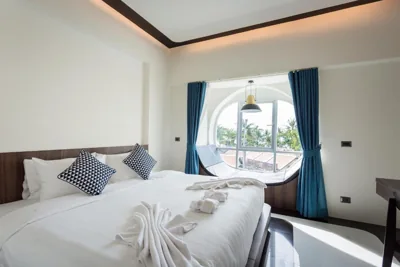 豪华特大床房 — BearPacker Patong Hostel